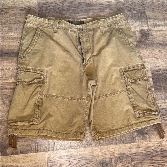 OLD NAVY Men's Tan Cargo Shorts - Picture 1 of 7
